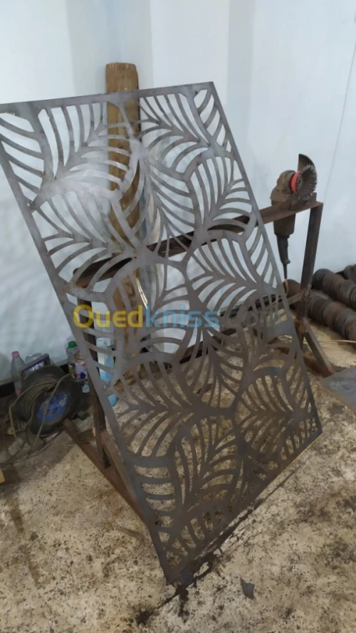 Decoupe motif sur tôle en metal