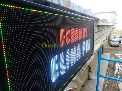 PANNAUX LED une seule couleur au vidéo