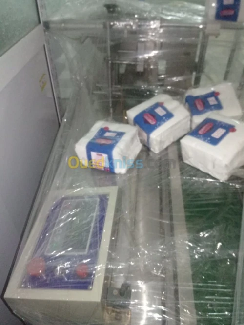 Machine de serviette en papier emballe