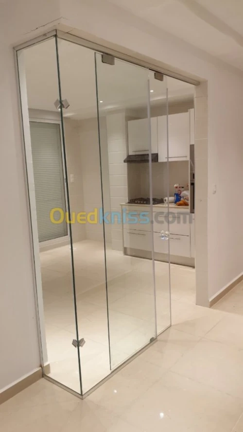 Cabine de douche et vitrine 