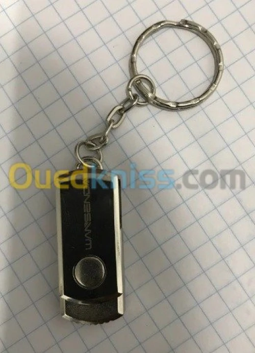 Clé USB 3.0 32 Go + porte clés