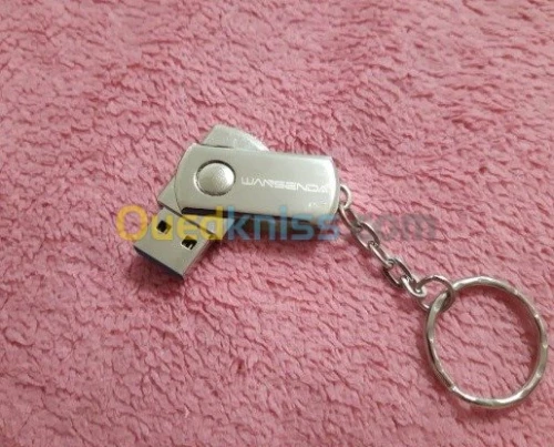 Clé USB 3.0 32 Go + porte clés