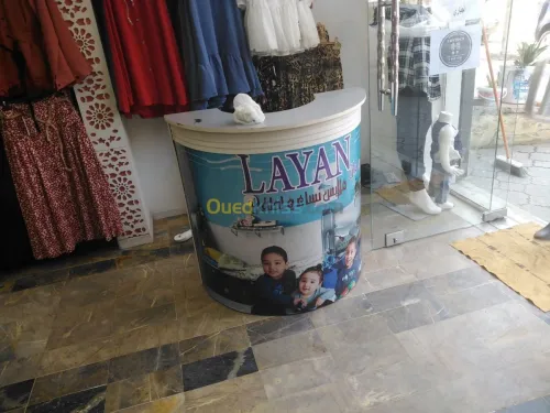Habillage vitrine et panneaux (pub) 