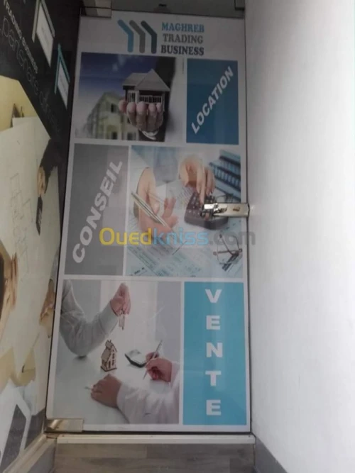 Habillage vitrine et panneaux (pub) 