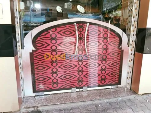 Habillage vitrine et panneaux (pub) 