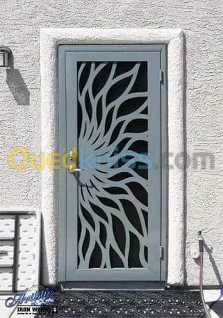 صناعة الأبواب الحديدية العصرية 