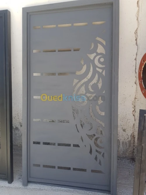 PORTE D'ENTRÉE DÉCORÉE