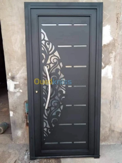 PORTE D'ENTRÉE DÉCORÉE