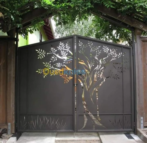 PORTE D'ENTRÉE DÉCORÉE