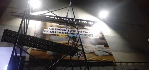 PANNEAU PUBLICITAIRE