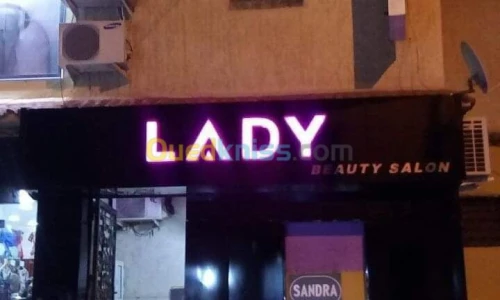 PANNEAU PUBLICITAIRE