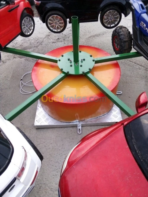 Toboggan et trampoline et poussepousse