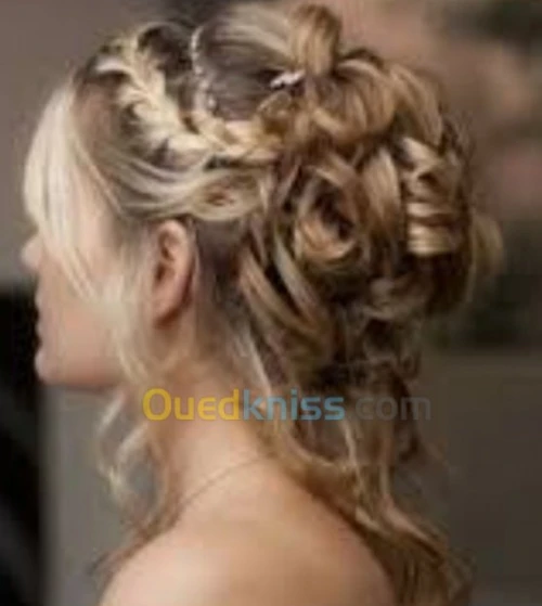 Maquillage et coiffure modernes à domicile 