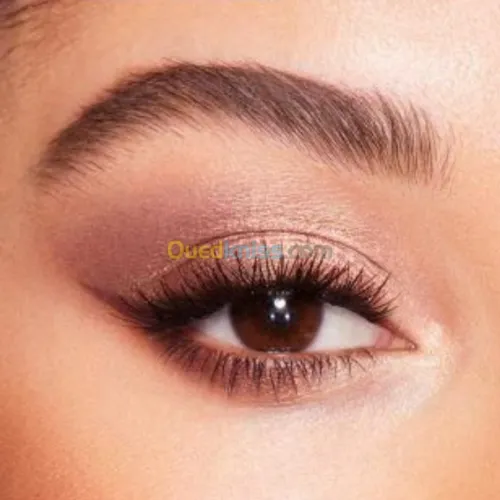 Maquillage et coiffure modernes à domicile 