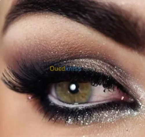 Maquillage et coiffure modernes à domicile 