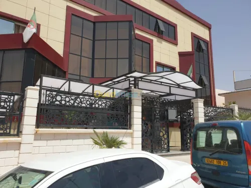 table laboratoire ,abris bus ,véhicule