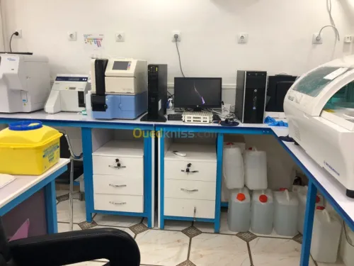 table laboratoire ,abris bus ,véhicule