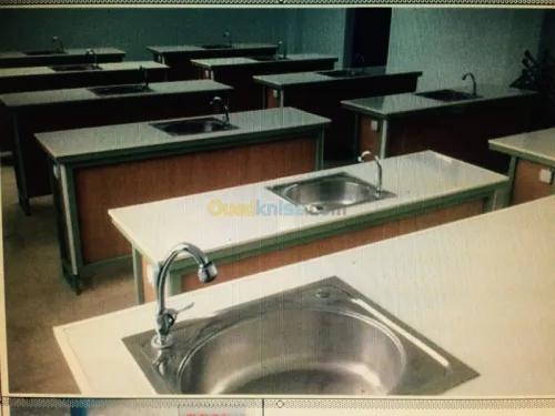 table laboratoire ,abris bus ,véhicule