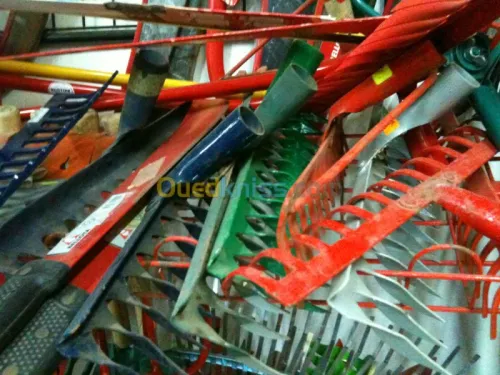 râteau,houe,pelle,bêche,balais à gazon