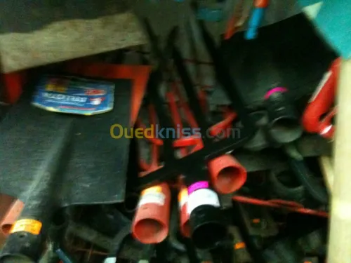 râteau,houe,pelle,bêche,balais à gazon