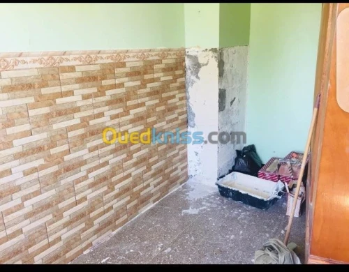 Maçonnerie dal de sol et faiance