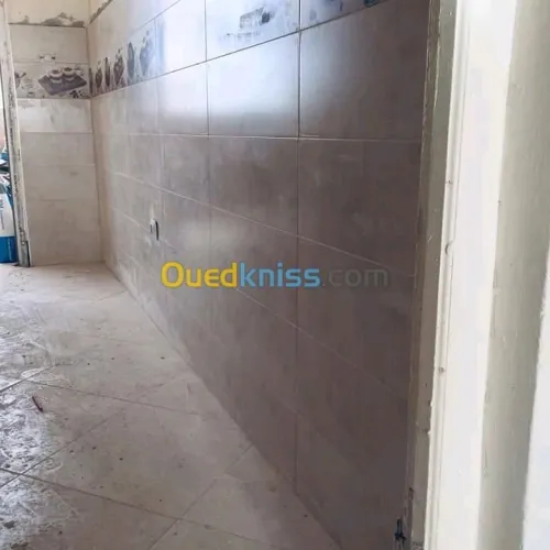 Maçonnerie dal de sol et faiance