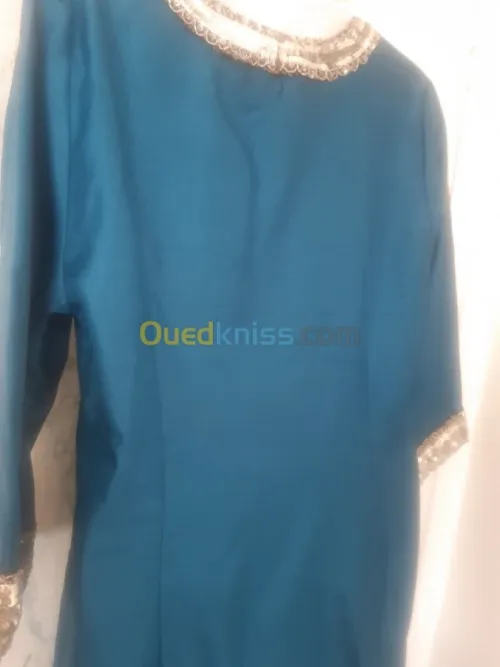 Robe d'hôtesse pailletée 