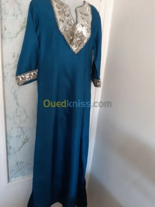 Robe d'hôtesse pailletée 