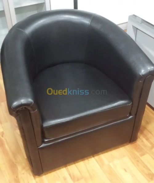 SALONS EN CUIR ET EN SIMILI CUIR 