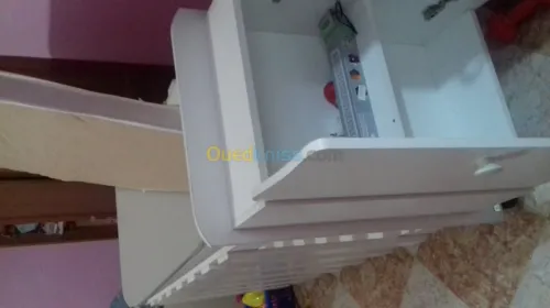 Lit bebe et son matlas et accessoire 