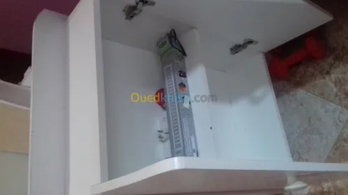 Lit bebe et son matlas et accessoire 