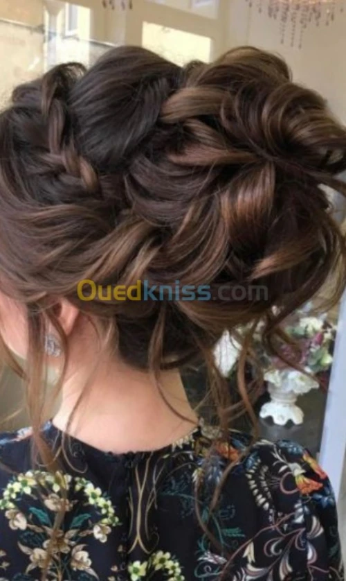 Maquillage et coiffure modernes à domicile 
