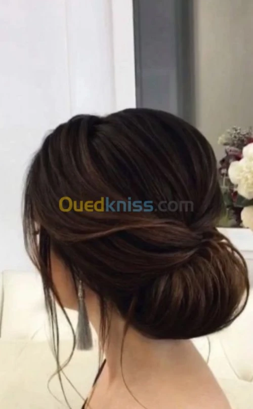 Maquillage et coiffure modernes à domicile 