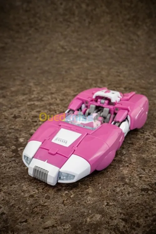 Super figurine transformer en voiture