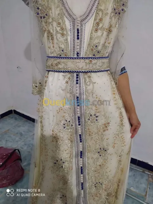 Caftan avec tringle jamais utilisé