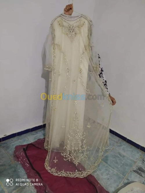 Caftan avec tringle jamais utilisé