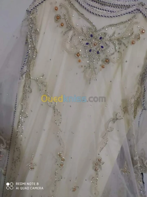 Caftan avec tringle jamais utilisé