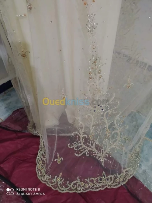 Caftan avec tringle jamais utilisé