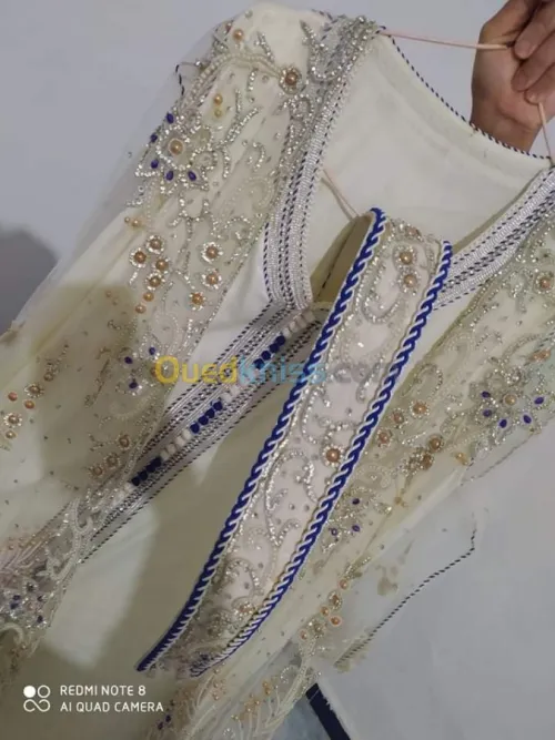 Caftan avec tringle jamais utilisé