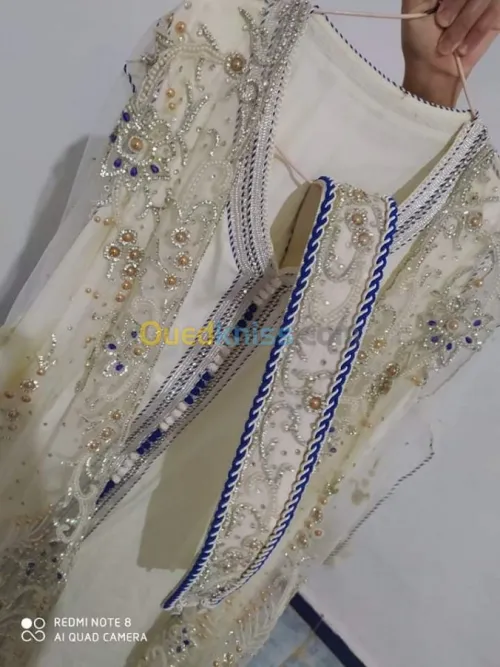 Caftan avec tringle jamais utilisé