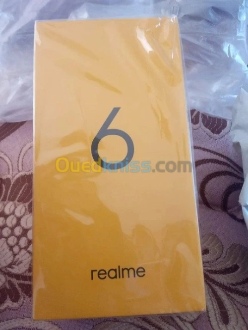 Realme REALME 6 (4/128)