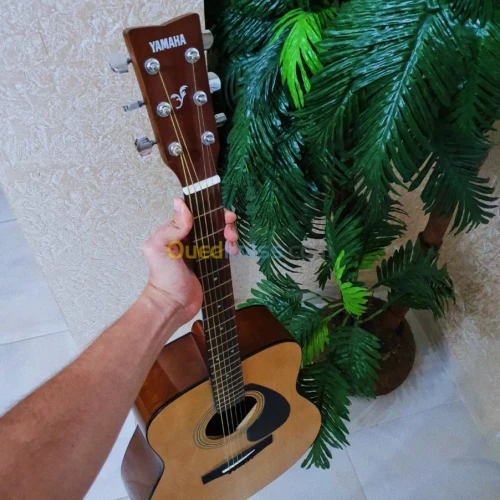 Guitare YAMAHA F310 