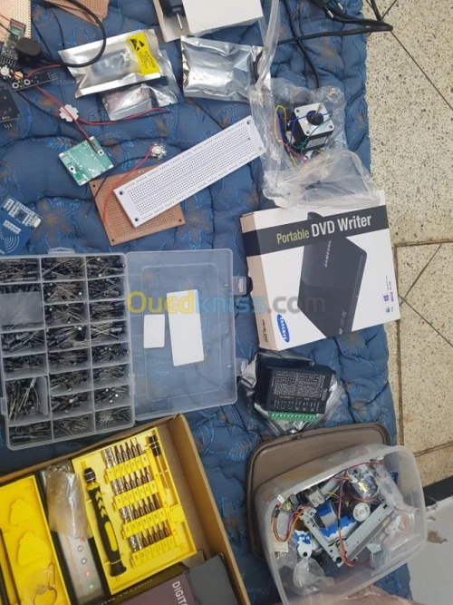 les composants et matériels electronique
