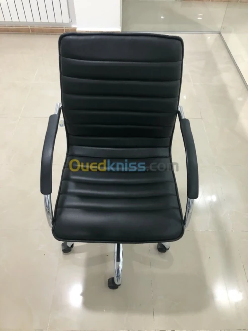 CHAISE BUREAU A ROULETTE NOIR