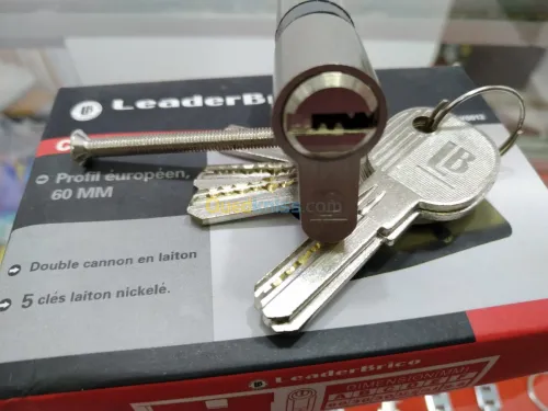 Serrurier clés minute plaque auto