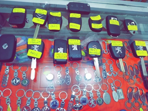 Serrurier clés minute plaque auto