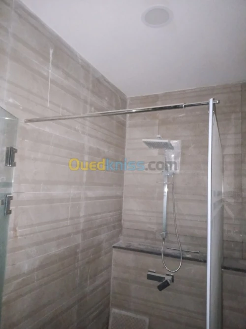 Montage vitrine verre trempé.cabine do