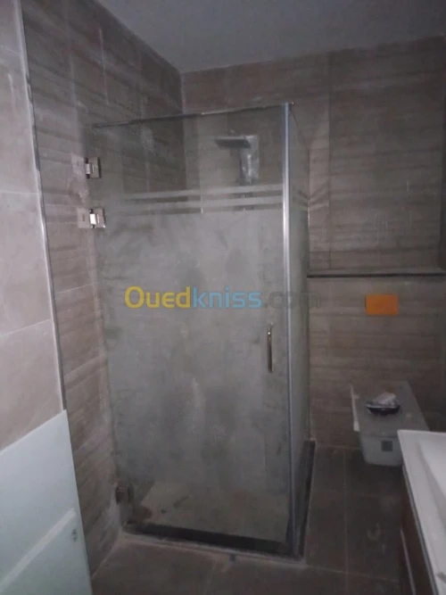 Montage vitrine verre trempé.cabine do