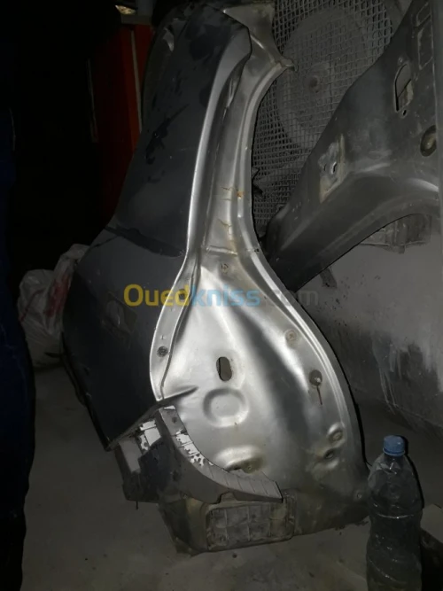 L'ail arrier goche clio 3