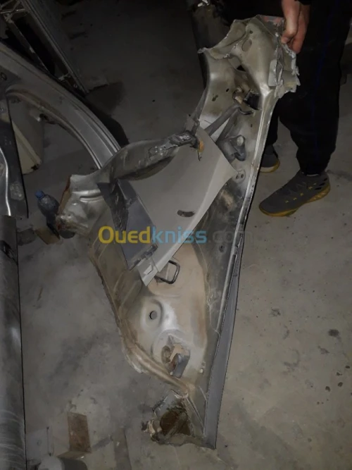 L'ail arrier goche clio 3